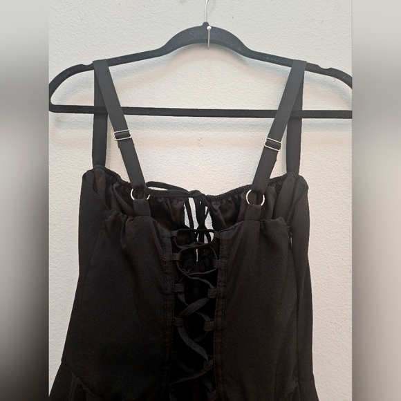 Elegant Black Midi Dress - Picture 6 of 8